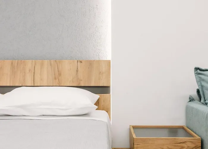 Dems With Private Parking